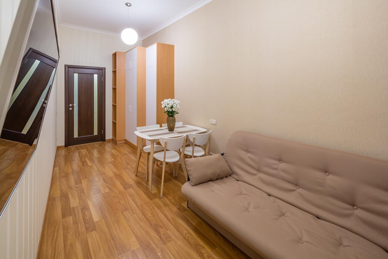 Apartment On Svobody Avenue 25 Lviv Ngoại thất bức ảnh