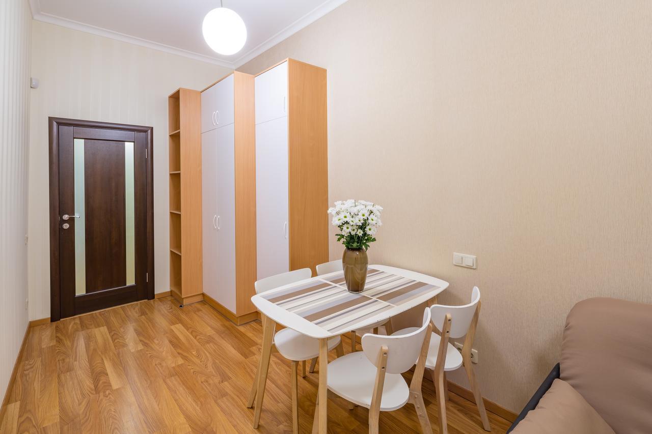 Apartment On Svobody Avenue 25 Lviv Ngoại thất bức ảnh