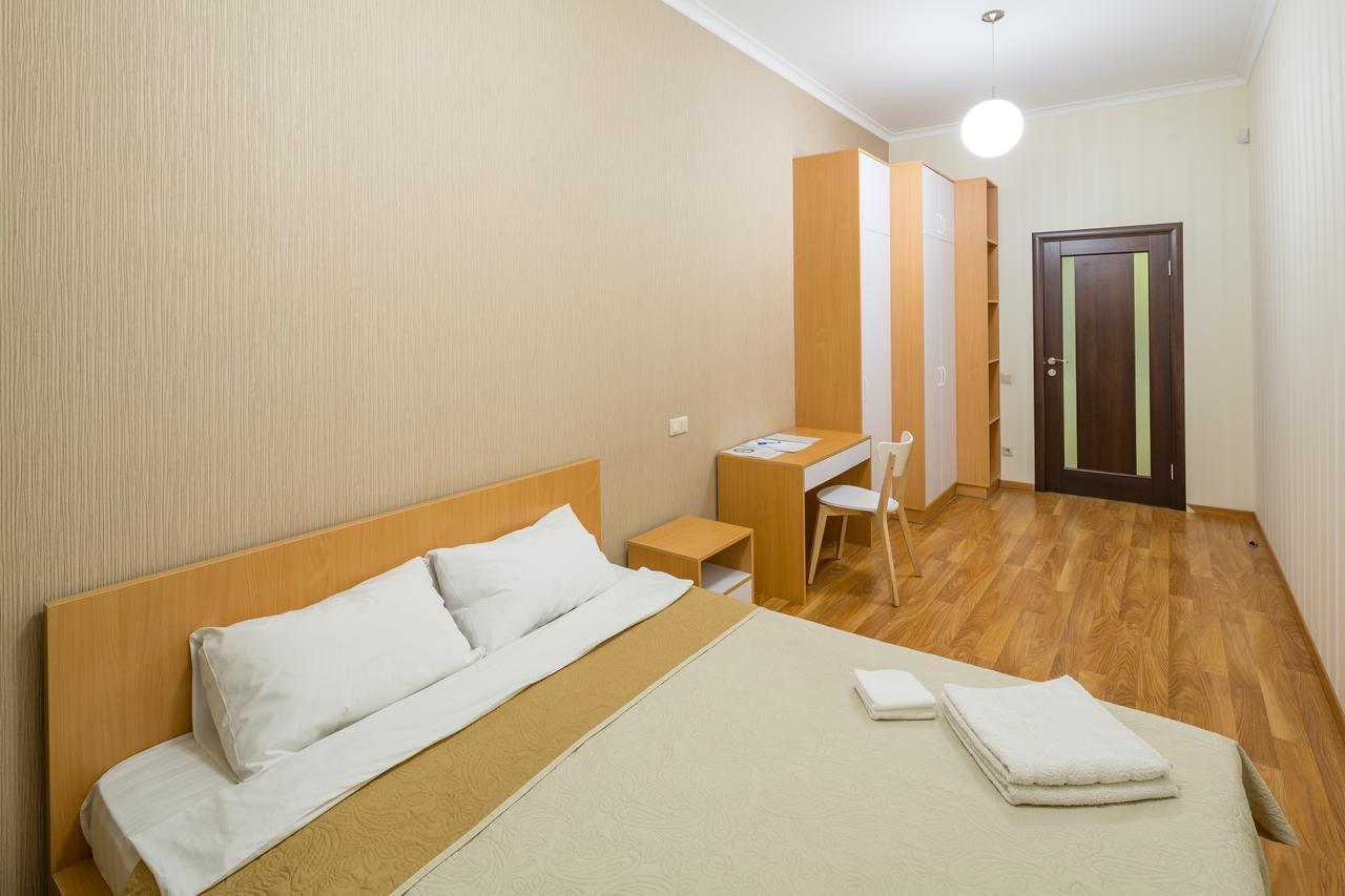 Apartment On Svobody Avenue 25 Lviv Ngoại thất bức ảnh