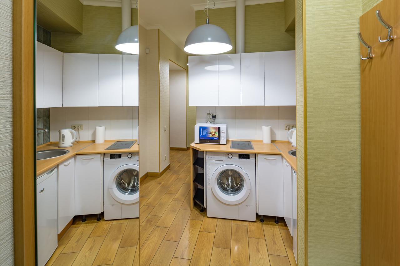 Apartment On Svobody Avenue 25 Lviv Ngoại thất bức ảnh