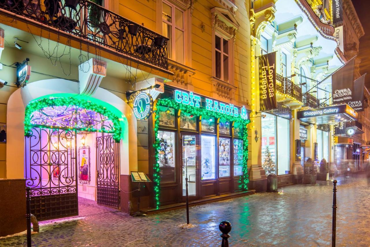 Apartment On Svobody Avenue 25 Lviv Ngoại thất bức ảnh